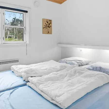 Casa de Férias 3 Bedroom In Aakirkeby Vester Somarken