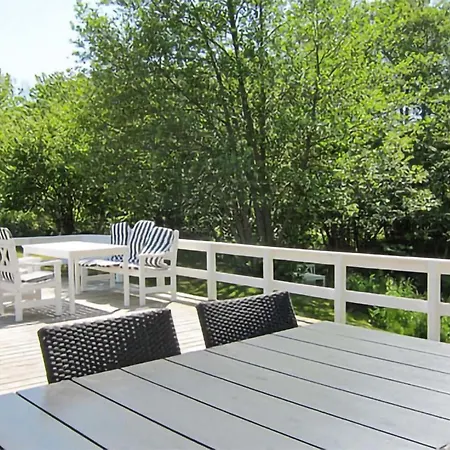Casa de Férias 3 Bedroom In Aakirkeby Vester Somarken