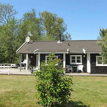 Casa de Férias 3 Bedroom In Aakirkeby Vester Somarken