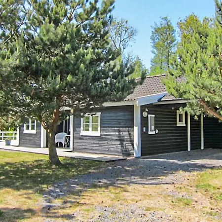 3 Bedroom In Aakirkeby Feriehus *