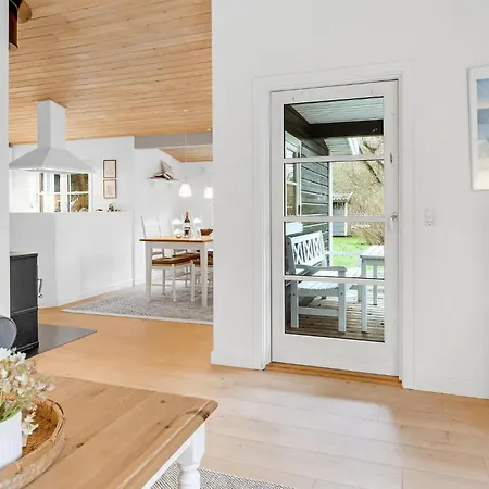 Casa de Férias 3 Bedroom In Aakirkeby Vester Somarken