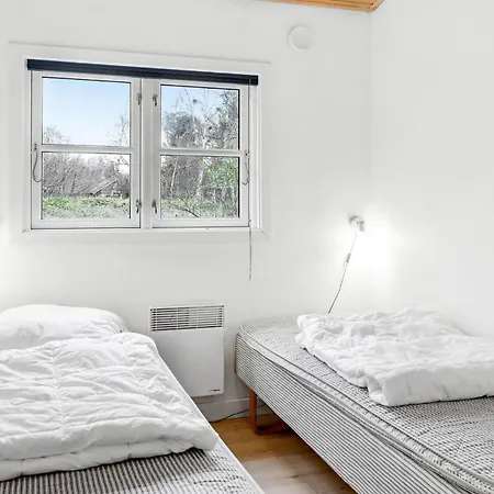 Schönes Haus In Aakirkeby Mit Küche