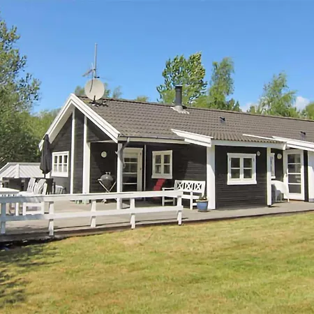 Schönes Haus In Aakirkeby Mit Küche Ferienhaus