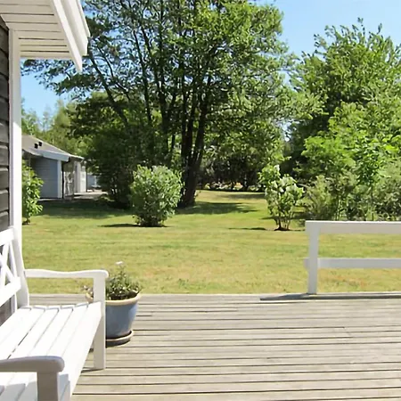 Feriehus 3 Bedroom In Aakirkeby Vester Somarken
