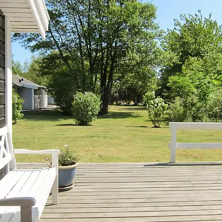 Casa de Férias 3 Bedroom In Aakirkeby Vester Somarken