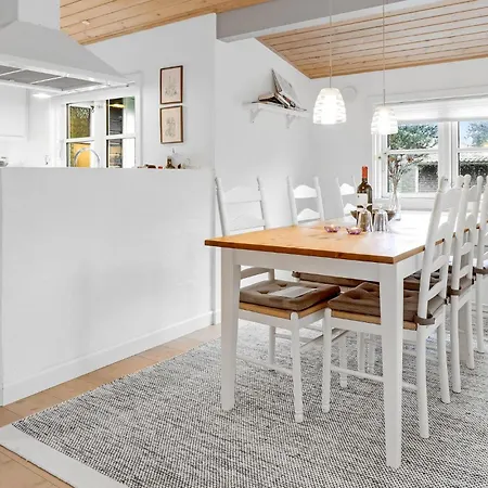 3 Bedroom In Aakirkeby Casa de Férias Vester Somarken